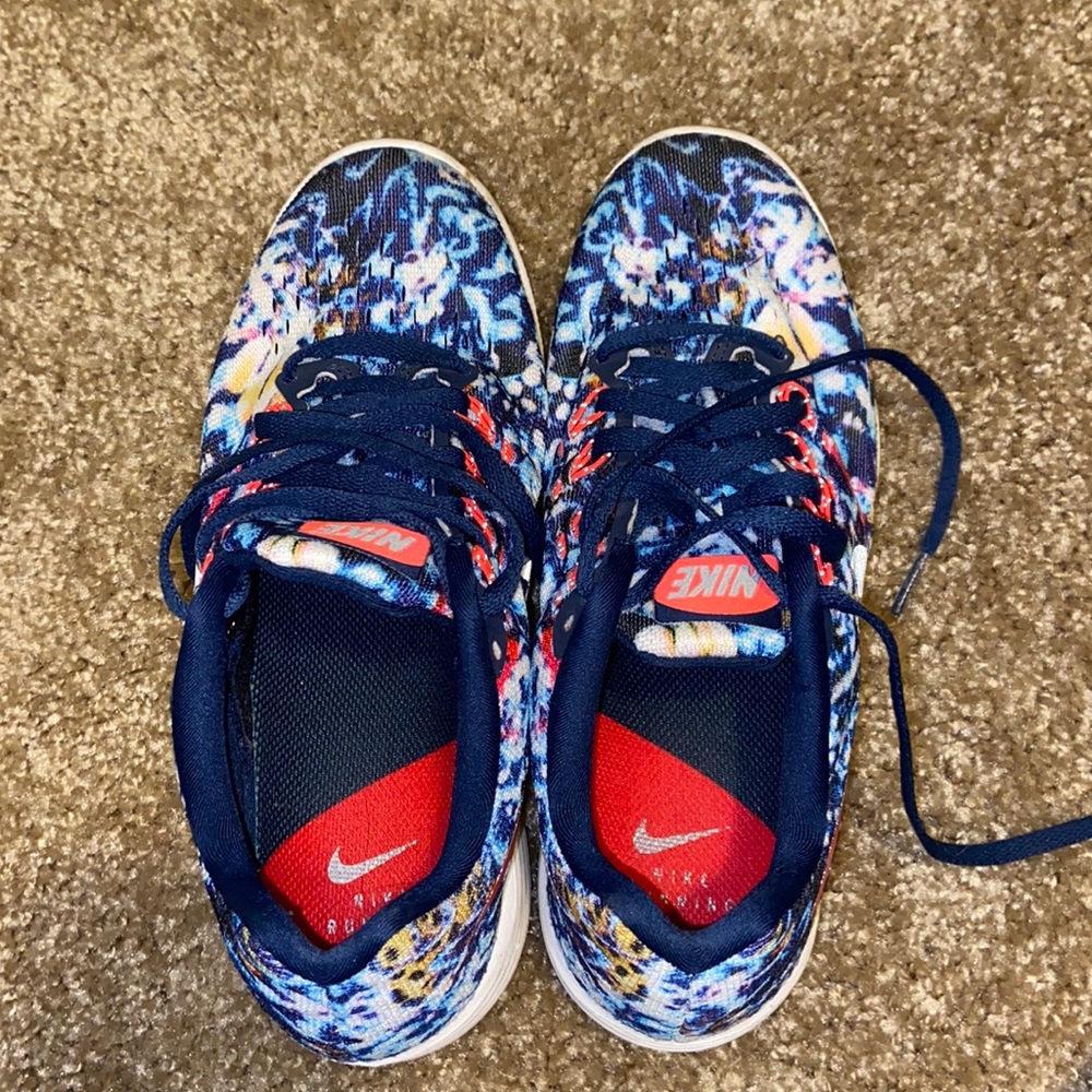 Size 6 Nike